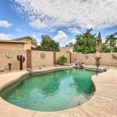 5 Mi To Golf Courses Bbq-Ready Surprise Home