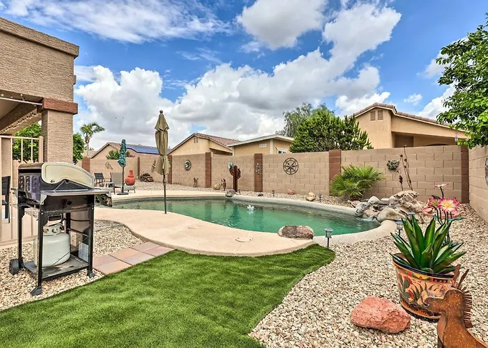 Bbq-ready Oasis Near Golfing + Stadium! Ferienhaus Surprise