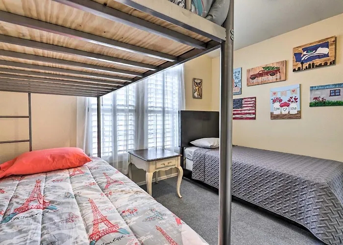 Bbq-ready Oasis Near Golfing + Stadium! Ferienhaus